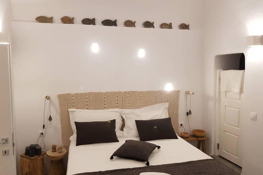 Villa Santorini Folia Cave House With Jacuzzi à Pýrgos Extérieur photo