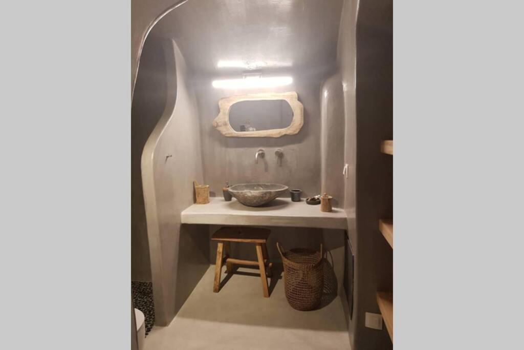 Villa Santorini Folia Cave House With Jacuzzi à Pýrgos Extérieur photo