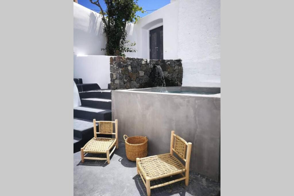 Villa Santorini Folia Cave House With Jacuzzi à Pýrgos Extérieur photo