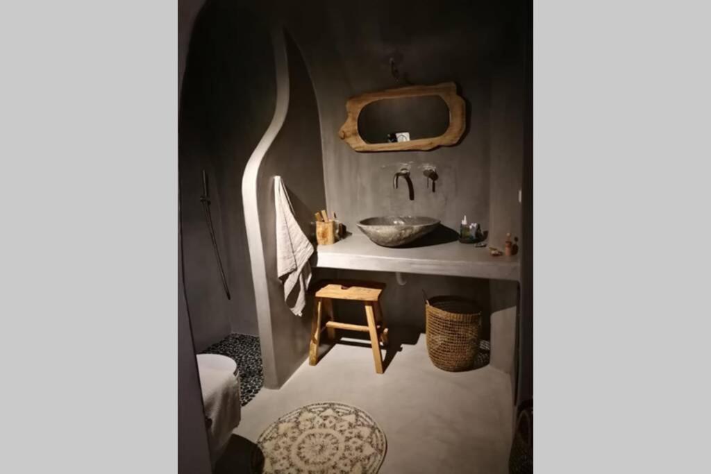 Villa Santorini Folia Cave House With Jacuzzi à Pýrgos Extérieur photo
