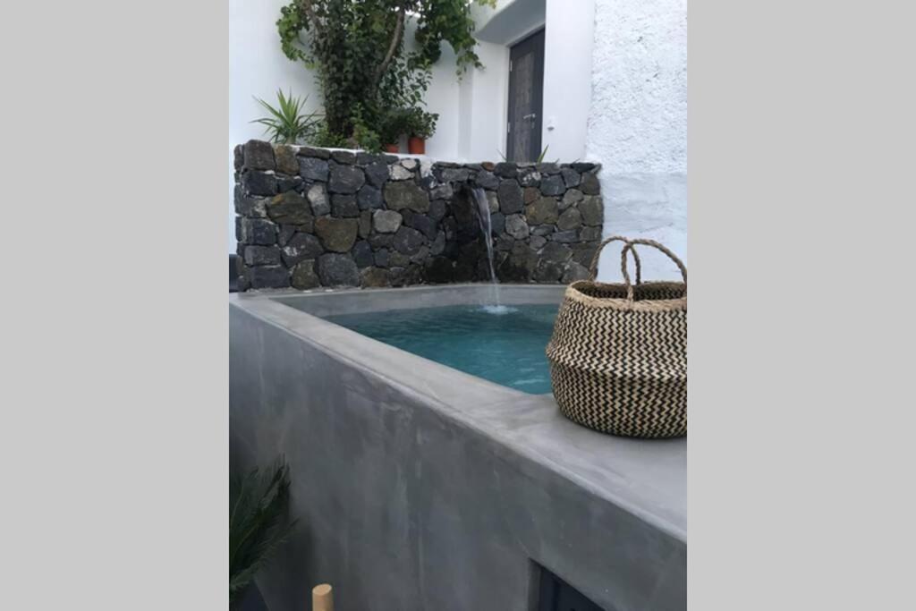 Villa Santorini Folia Cave House With Jacuzzi à Pýrgos Extérieur photo